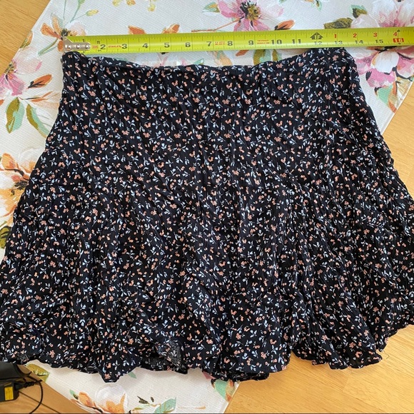 Urban Outfitters Kimchi Blue Floral Skirt Size 2 - Picture 8 of 10